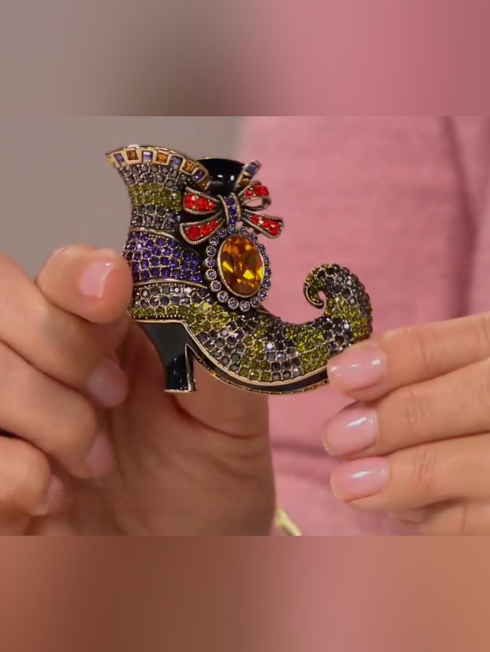 HEIDI DAUS Walk Witch Way SWAROVSKI Crystal Halloween Witch Boot Shoe Brooch Pin - Picture 5 of 14